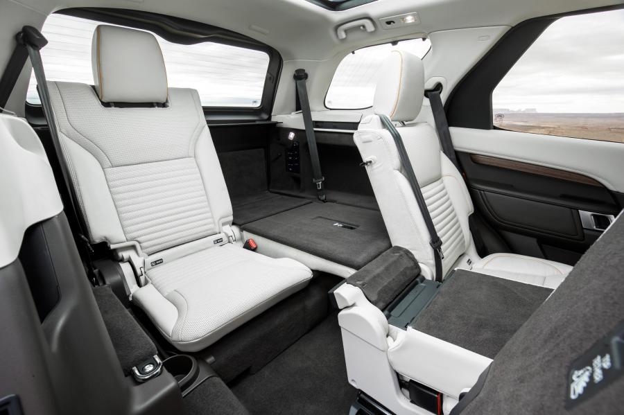 Интерьер Land Rover Discovery HSE TD6 2017 года  (NA) (фото 49 из 61)